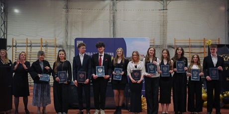 Powiększ grafikę: zakonczenie-roku-klas-maturalnych-fotorelacja-689929.jpg