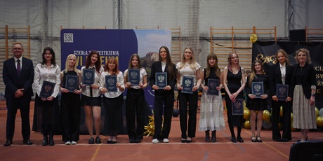 Powiększ grafikę: zakonczenie-roku-klas-maturalnych-fotorelacja-689932.jpg