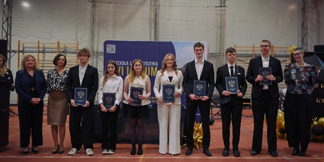Powiększ grafikę: zakonczenie-roku-klas-maturalnych-fotorelacja-689935.jpg