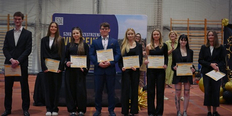 Powiększ grafikę: zakonczenie-roku-klas-maturalnych-fotorelacja-689943.jpg
