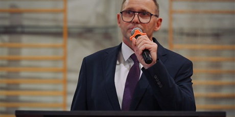 Powiększ grafikę: zakonczenie-roku-klas-maturalnych-fotorelacja-689953.jpg