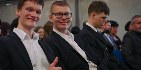 Powiększ grafikę: zakonczenie-roku-klas-maturalnych-fotorelacja-689954.jpg