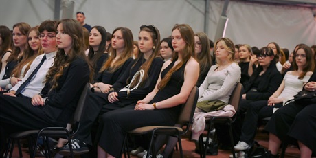 Powiększ grafikę: zakonczenie-roku-klas-maturalnych-fotorelacja-689956.jpg