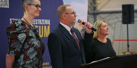 Powiększ grafikę: zakonczenie-roku-klas-maturalnych-fotorelacja-689958.jpg