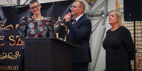 Powiększ grafikę: zakonczenie-roku-klas-maturalnych-fotorelacja-689959.jpg