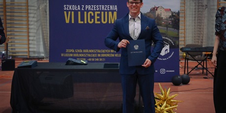 Powiększ grafikę: zakonczenie-roku-klas-maturalnych-fotorelacja-689963.jpg