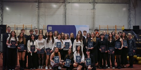 Powiększ grafikę: zakonczenie-roku-klas-maturalnych-fotorelacja-689966.jpg
