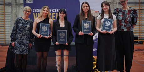 Powiększ grafikę: zakonczenie-roku-klas-maturalnych-fotorelacja-689968.jpg