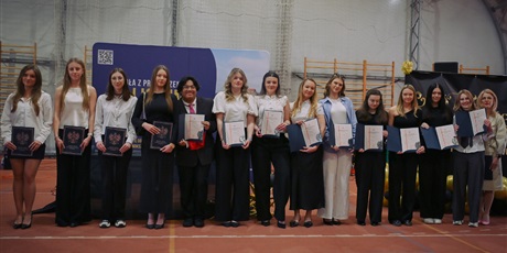 Powiększ grafikę: zakonczenie-roku-klas-maturalnych-fotorelacja-689969.jpg