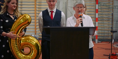 Powiększ grafikę: zakonczenie-roku-klas-maturalnych-fotorelacja-689988.jpg