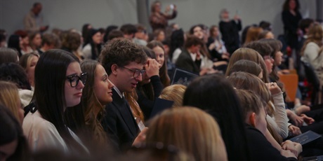 Powiększ grafikę: zakonczenie-roku-klas-maturalnych-fotorelacja-690016.jpg