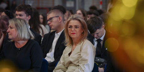 Powiększ grafikę: zakonczenie-roku-klas-maturalnych-fotorelacja-690020.jpg